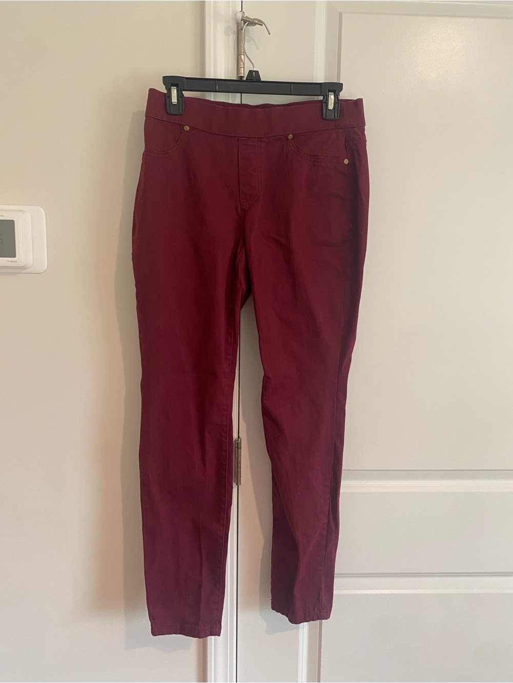 new directions Skinny Jeans in Burgundy